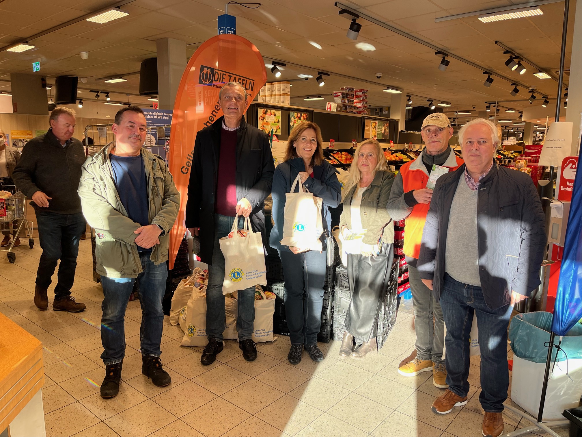 Das Team beim REWE-Markt in Geilenkirchen.